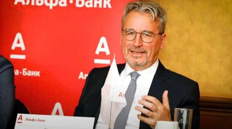 Президент Альфа-Банка Олег Сысуев проводит веселые каникулы на Лазурном берегу Франции в своем элитном имении