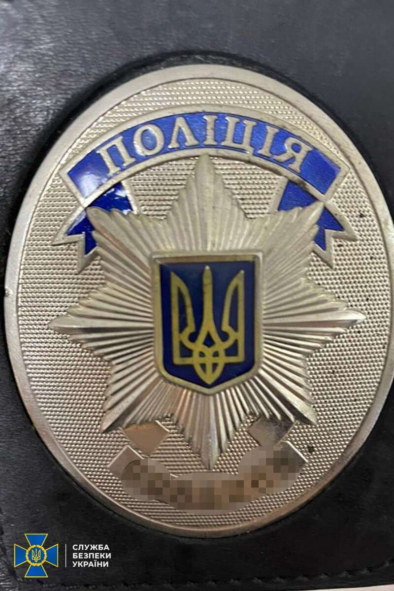 В ходе обыска было изъято значки Нацполиции Украины
